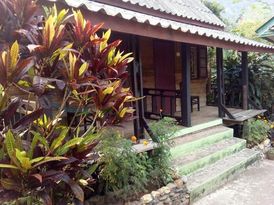 Suanphao Guesthouse Muang Ngoi Buitenkant foto