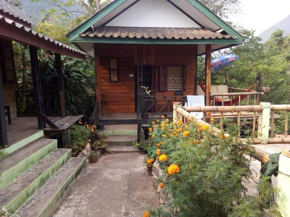 Suanphao Guesthouse Muang Ngoi Buitenkant foto